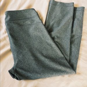 - Under Armour Cropped Leggings